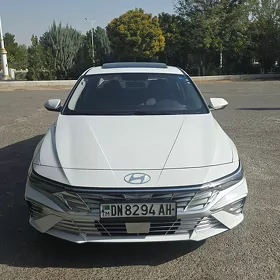 Hyundai Elantra 2025