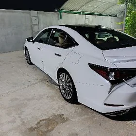 Lexus ES 2019