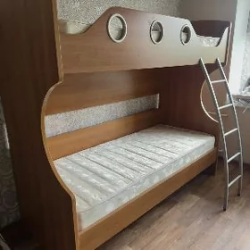 Двухъярусная кровать