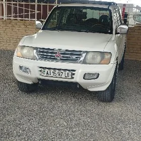 Mitsubishi Montero 2001