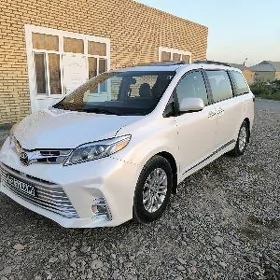 Toyota Sienna 2018
