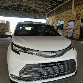 Toyota Sienna 2021