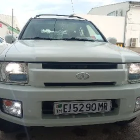 Nissan Pathfinder 2000
