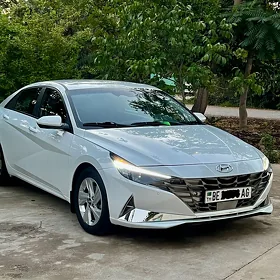 Hyundai Elantra 2022