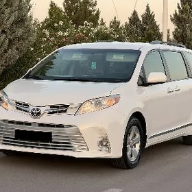 Toyota Sienna 2018