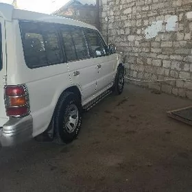 Mitsubishi Montero 1993