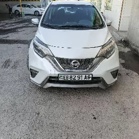 Nissan Versa 2016