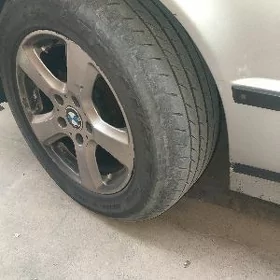 BMW teker