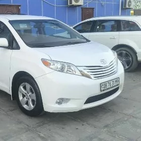 Toyota Sienna 2015