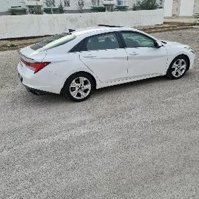 Hyundai Elantra 2022
