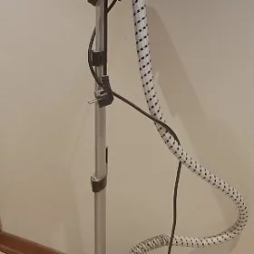 Паровой утюг марки Rowenta.