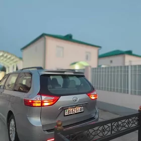 Toyota Sienna 2016