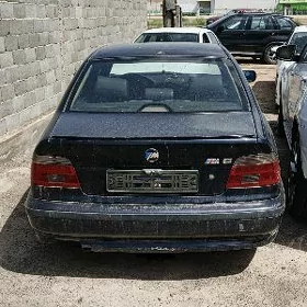 BMW E39 1998