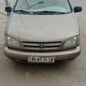 Toyota Sienna 1999