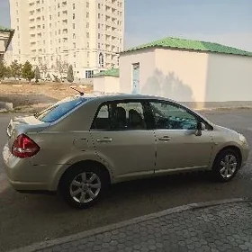 Nissan Tiida 2006