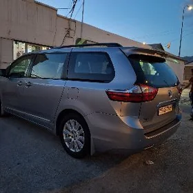 Toyota Sienna 2017
