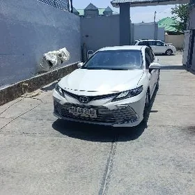 Toyota Camry 2021