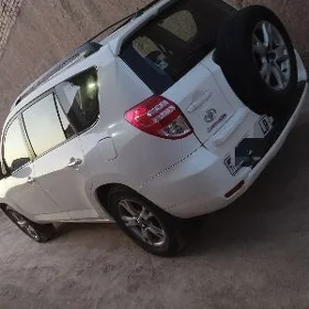Toyota Land Cruiser Prado 2011