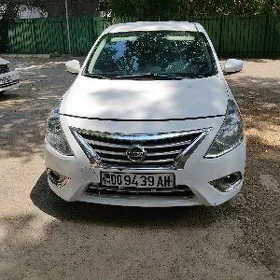 Nissan Versa 2016