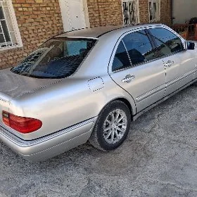 Mercedes-Benz E320 1996