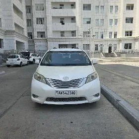 Toyota Sienna 2011