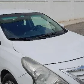 Nissan Versa 2015