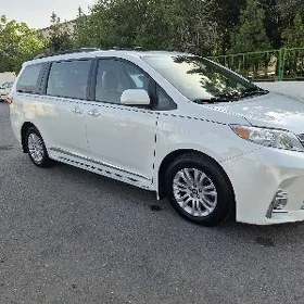Toyota Sienna 2019