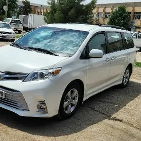 Toyota Sienna 2018