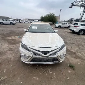 Toyota Camry 2021