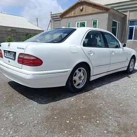 Mercedes-Benz E320 2001