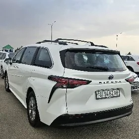 Toyota Sienna 2021