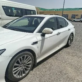 Toyota Camry 2021