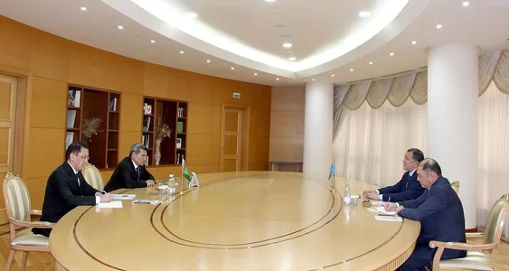 Рашид Мередов встретился с послом Казахстана