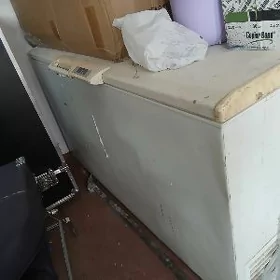 Холодильник морозилка.
