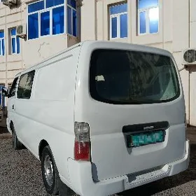 Nissan Urvan 2005