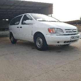 Toyota Sienna 1999