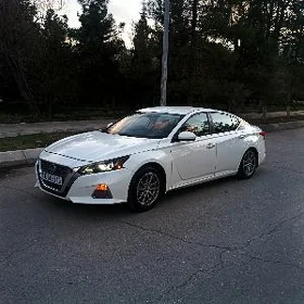 Nissan Altima 2020