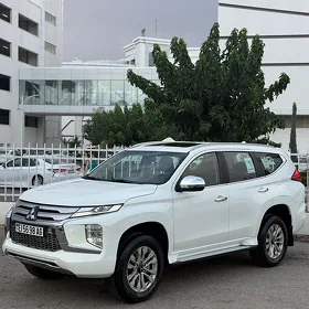 Mitsubishi Pajero 2024