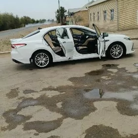Toyota Camry 2021