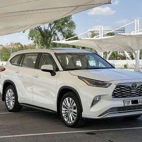 Toyota Highlander 2021