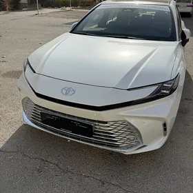 Toyota Camry Hybrid 2026