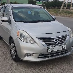 Nissan Versa 2012
