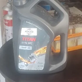 Motor yagy 10W-40 TITAN
