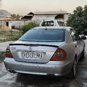 Mercedes-Benz E350 2005