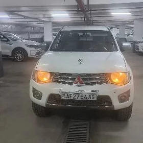 Mitsubishi L200 2012