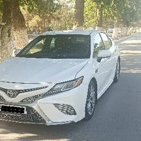 Toyota Camry 2019