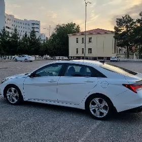 Hyundai Elantra 2022