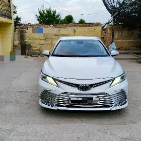 Toyota Camry 2021