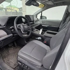 Toyota Sienna 2022
