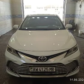 Toyota Camry 2021